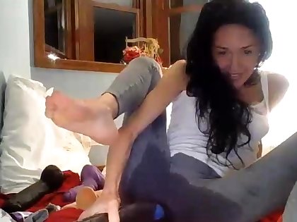 Webcam diversion mature brunette with toys cum overhead cam